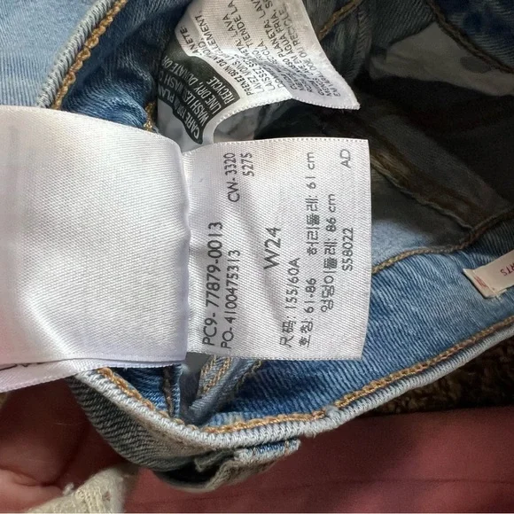 Levi’s Premium Ribcage Shorts - Picture 4 of 4